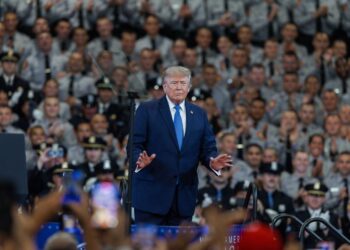 El presidente Donald Trump en la academia de policía de Nassau County, en Long Island, Nueva York. Foto: EFE/EPA/OLGA FEDOROVA.
