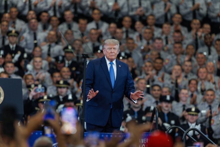 El presidente Donald Trump en la academia de policía de Nassau County, en Long Island, Nueva York. Foto: EFE/EPA/OLGA FEDOROVA.