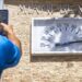 Una persona registra el momento histórico del récord de temperatura en Miami. Foto: EFE.