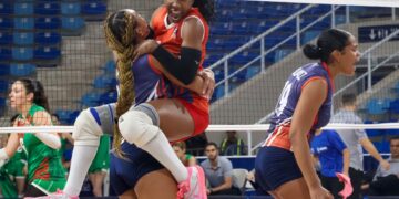 Jugadoras de Cuba celebran el avance a semifinales en el torneo continental Norceca y, con ello, la clasificación al Campeonato Mundial de voleibol femenino de 2027. Foto: @Norceca_Info / X.