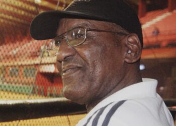Elpidio Mancebo, uno de los grandes del béisbol cubano, fallecido en Santiago de Cuba el 18 de agosto de 2026. Foto: Trabajadores / Archivo.