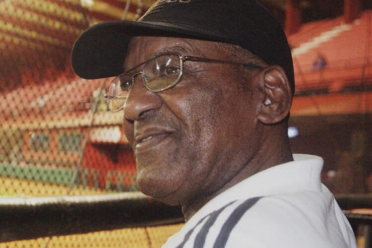 Elpidio Mancebo, uno de los grandes del béisbol cubano, fallecido en Santiago de Cuba el 18 de agosto de 2026. Foto: Trabajadores / Archivo.