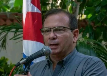El presidente del Instituto Cubano de Amistad con los Pueblos (ICAP), Fernando González Llort, es uno de los funcionarios cubanos sancionados por EE.UU. Foto: @EnoelvisV / X / Archivo.