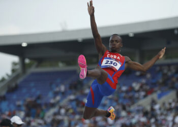 Jorge Hodelín mantiene el reinado cubano en los Juegos Centroamericanos y del Caribe Santo Domingo 2026. Foto: Rodrigo Sura / EFE.