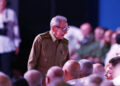 El expresidente de Cuba Raúl Castro asiste a la conmemoración por el centenario de Fidel Castro (1926-2016) en el teatro Karl Marx en La Habana, el 13 de agosto de 2026. Foto: Ernesto Mastrascusa / EFE.
