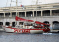 El velero Astral de Open Arms, cargado con siete toneladas de ayuda humanitaria, en la Terminal de Cruceros en La Habana, tras su llegada a Cuba el 30 de agosto de 2026. Foto: Ernesto Mastrascusa / EFE.
