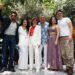 De izquierda a derecha, los actores Víctor Varona y Analy, la productora y directora teatral Julieta González y los actores Héctor Sandarti, Mariana Dávila y Zark posan durante la presentación de la obra musical "Buenavista Social Club" en la Ciudad de México, el 30 de septiembre de 2026. Foto: Mario Guzmán / EFE.