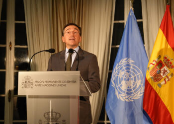 El ministro de Asuntos Exteriores español, José Manuel Albares, habla en un acto en Nueva York. Foto: Octavio Guzmán / EFE.