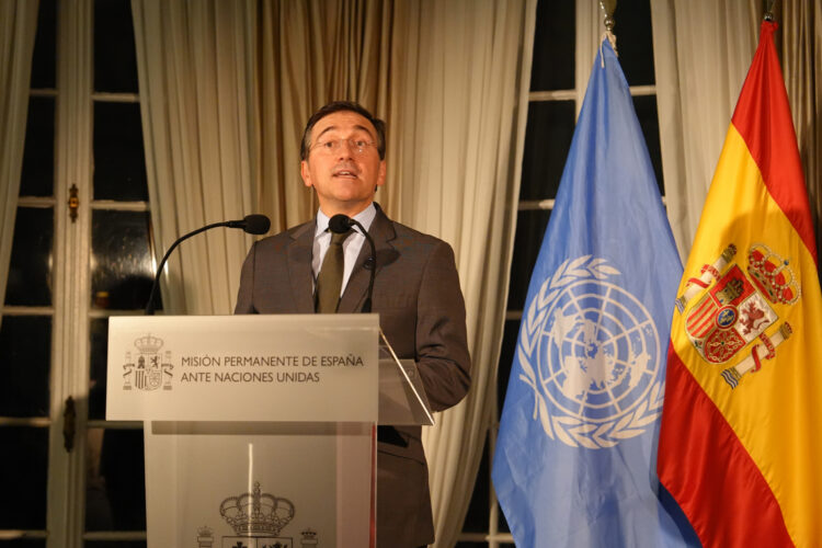 El ministro de Asuntos Exteriores español, José Manuel Albares, habla en un acto en Nueva York. Foto: Octavio Guzmán / EFE.