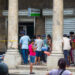 La directora general de Relaciones Exteriores, Miossoty Paradelo, mantiene contactos con entidades bancarias, empresas de transporte y operadores que pueden intervenir en la llegada y distribución de los suministros. Foto: Otmaro Rodríguez