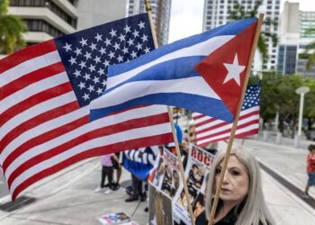 Cubanos protestan en la ciudad de Miami. Foto: EFE