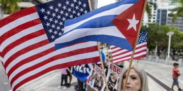 Cubanos protestan en la ciudad de Miami. Foto: EFE