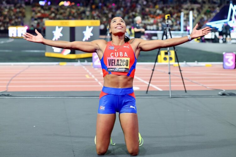 Con su segundo puesto en el World Athletics Ultimate Championship, la triplista Davisleydi Velazco tuvo una relevante actuación en su regreso a la selección cubana de atletismo. Foto: @PanamSports / X.