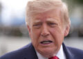 Donald Trump habla con la prensa desde la Casa Blanca este sábado en Washington. Foto: EFE/ Octavio Guzmán.