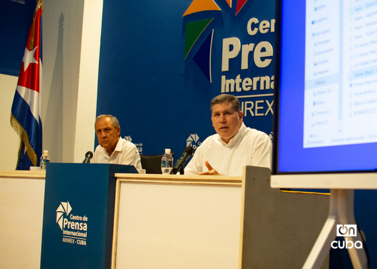 El viceprimer ministro y titular de Comercio Exterior, Óscar Pérez-Oliva ofreció este jueves una rueda de prensa en la que informó de estas nuevas disposiciones.