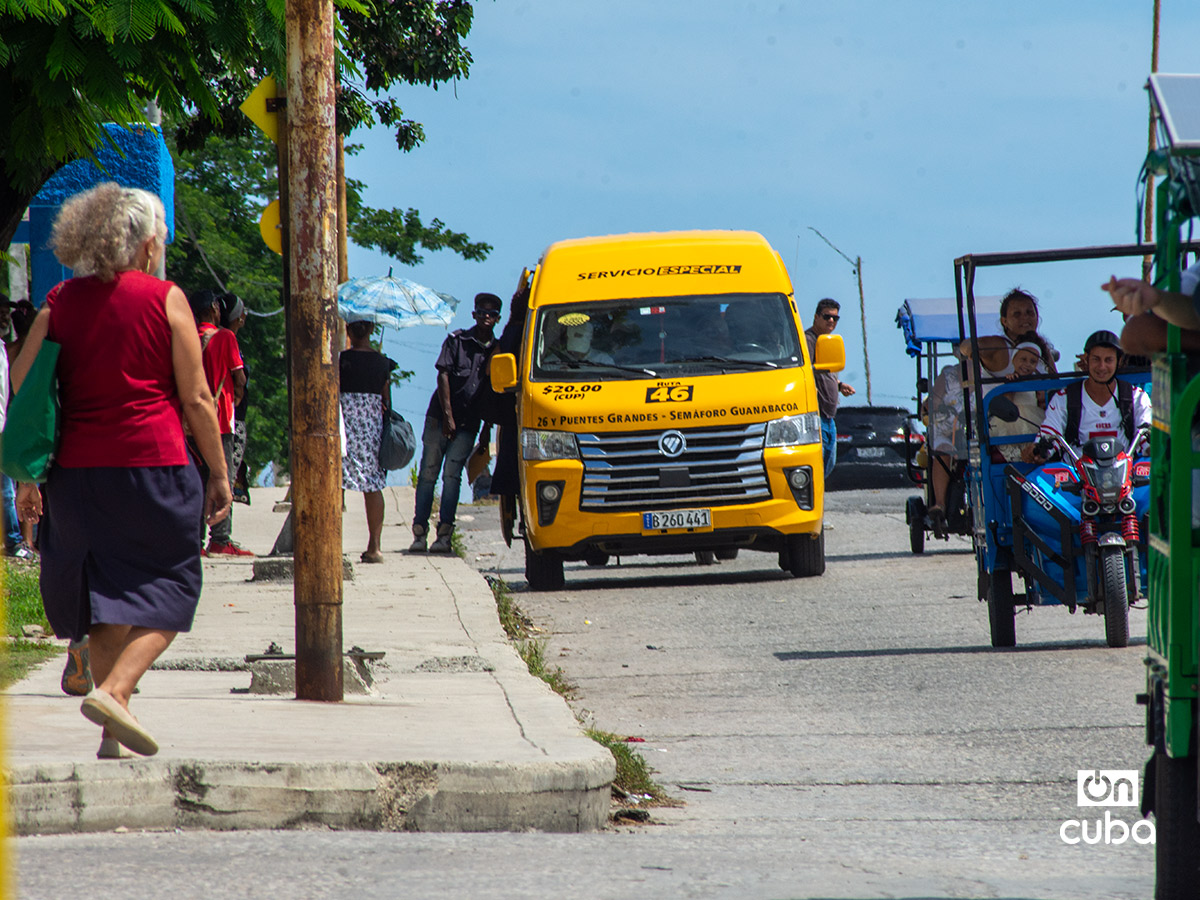 Un taxi rutero en La Habana. Foto: Otmaro Rodríguez.