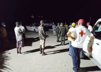 Grupo de haitianos procedentes de Haití llegaron a la Playa Siboney en el municipio de Santiago de Cuba. Foto: Facebook/Aris Arias.