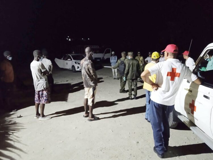 Grupo de haitianos procedentes de Haití llegaron a la Playa Siboney en el municipio de Santiago de Cuba. Foto: Facebook/Aris Arias.