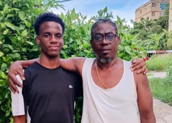 El estudiante de danza Jhonever Hernández Romero y su padre, su gran aliado. Foto: Ariel Dacal.