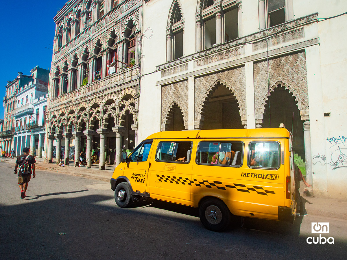 Un taxi rutero en La Habana. Foto: Otmaro Rodríguez.