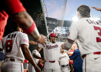 Yohandy Morales (centro) tuvo un debut espectacular en MLB. Foto: Washington Nationals.