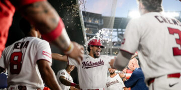 Yohandy Morales (centro) tuvo un debut espectacular en MLB. Foto: Washington Nationals.
