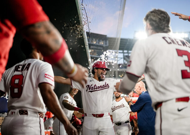 Yohandy Morales (centro) tuvo un debut espectacular en MLB. Foto: Washington Nationals.