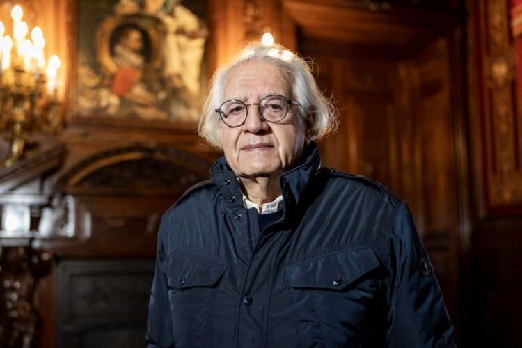 Fotografía de archivo del 17 de diciembre de 2021 del director de cine chileno Patricio Guzmán durante una entrevista con EFE en Madrid . Foto: EFE/Rodrigo Jiménez