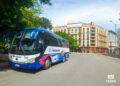 Un ómnibus de turismo en La Habana. Foto: Otmaro Rodríguez.