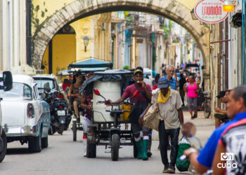 Un vendedor de agua, en una calle de La Habana. Foto: Otmaro Rodríguez