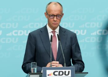 El canciller alemán y líder de la Unión Demócrata Cristiana (CDU), Friedrich Merz, en rueda de prensa tras una reunión de la junta directiva de la CDU en Berlín, Alemania, el 21 de septiembre de 2026. Foto: FILIP SINGER/EFE/EPA.