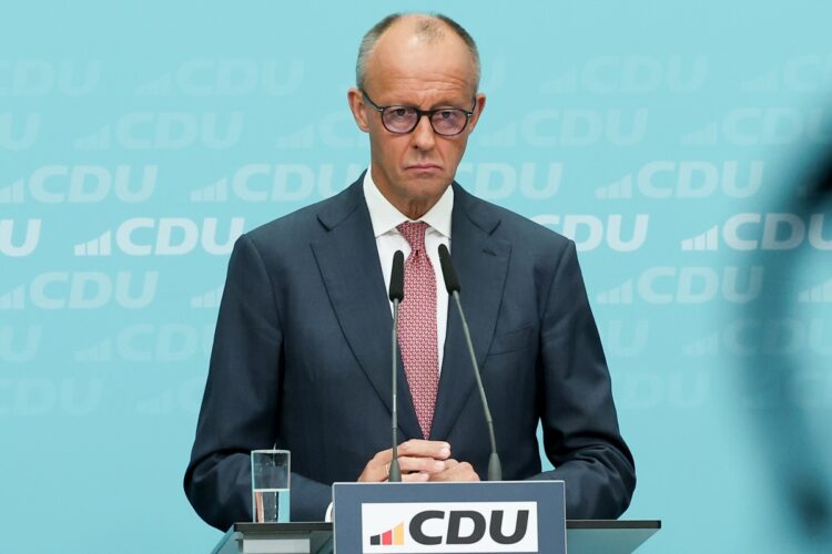 El canciller alemán y líder de la Unión Demócrata Cristiana (CDU), Friedrich Merz, en rueda de prensa tras una reunión de la junta directiva de la CDU en Berlín, Alemania, el 21 de septiembre de 2026. Foto: FILIP SINGER/EFE/EPA.