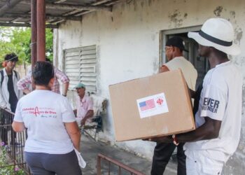 Entrega por la Iglesia católica de ayuda humanitaria de EE.UU. en la provincia de Villa Clara. Foto: Tomado del perfil de Facebook de Cáritas Santa Clara.