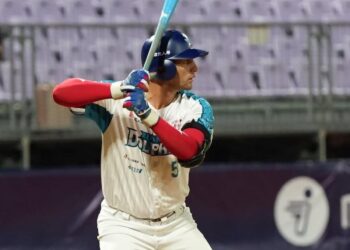 Yasiel González con los Xiamen Dolphins. Foto: Tomada de Pelota Cubana USA