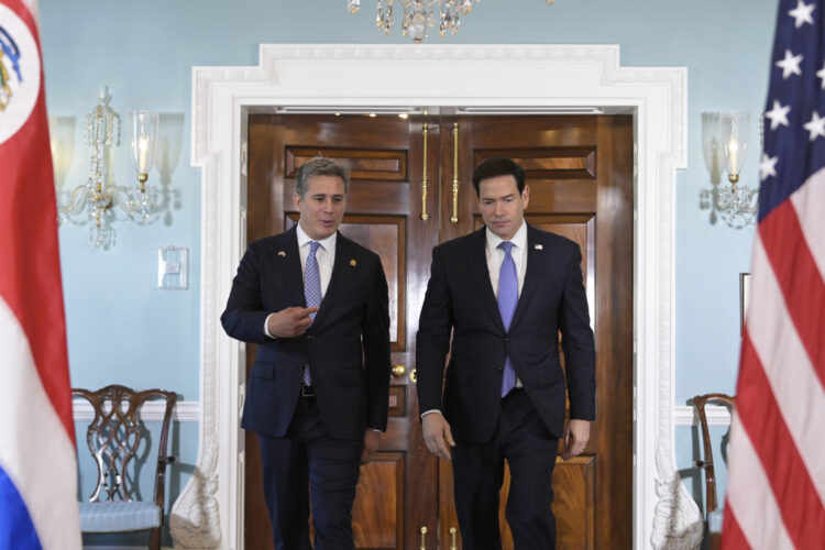 El canciller de Costa Rica, Manuel Tovar (izquierda), junto al Secretario de Estados Marco Rubio durante su reciente visita a Estados Unido. Foto: Lenin Nolly/EFE