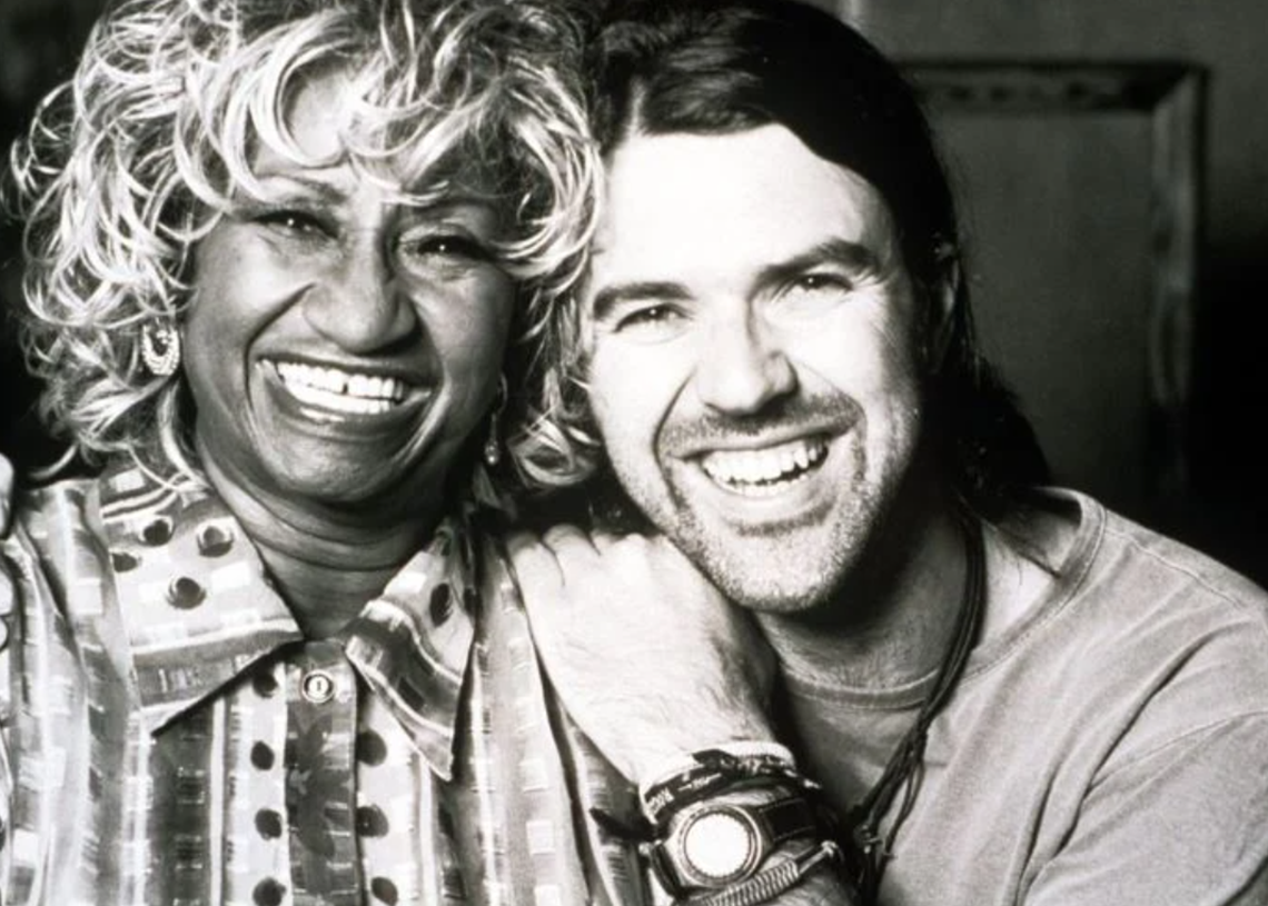 Pau Donés junto a Celia Cruz. Foto: El País / Archivo.