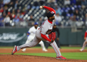 Aroldis Chapman se convirtió en el noveno lanzador de la historia con 400 juegos salvados en Grandes Ligas. Foto: Boston Red Sox.