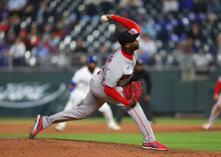 Aroldis Chapman se convirtió en el noveno lanzador de la historia con 400 juegos salvados en Grandes Ligas. Foto: Boston Red Sox.
