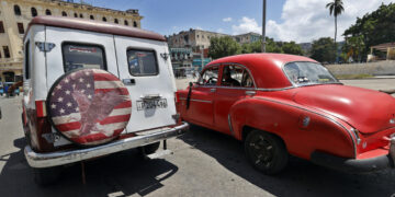 Las importaciones cubanas procedentes del mercado estadounidense han alcanzado cifras récord en 2026, un incremento sostenido que refuerza la dependencia de la isla de EE.UU. para la compra de combustibles y bienes de consumo. Foto: EFE/ Ernesto Mastrascusa.