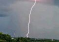 Especialistas cubanos han recordado que las tormentas eléctricas pueden producir rayos mortales hasta 16 kilómetros de distancia de la tormenta. Foto de Adrián Rico compartida por Instituto de Meteorología Cuba, en Facebook.