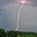 Especialistas cubanos han recordado que las tormentas eléctricas pueden producir rayos mortales hasta 16 kilómetros de distancia de la tormenta. Foto de Adrián Rico compartida por Instituto de Meteorología Cuba, en Facebook.
