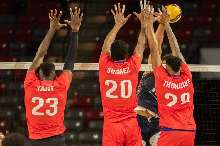 El equipo masculino de Cuba se estrenó con victoria 3-0 sobre República Dominicana en el Campeonato Continental NORCECA. Foto: NorcecaInfo / Facebook.