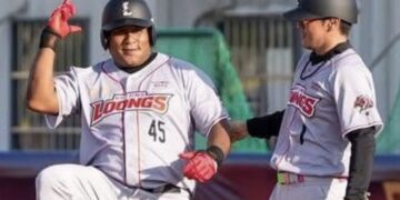 El cubano Alfredo Despaigne en la liga profesional de béisbol de China. Foto: Pelota Cubana / Facebook.