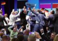 Reacciones a los sondeos a pie de urna durante la fiesta electoral del partido de extrema derecha Alternativa para Alemania (AfD) tras las elecciones estatales de Sajonia-Anhalt, en Magdeburgo (Alemania), el 6 de septiembre de 2026. Los votantes de Sajonia-Anhalt acuden a las urnas para elegir un nuevo parlamento estatal. Foto: EFE/EPA/FILIPSINGER.