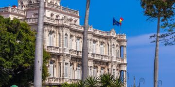 Embajada y Consulado de España en La Habana. Foto: Canva.