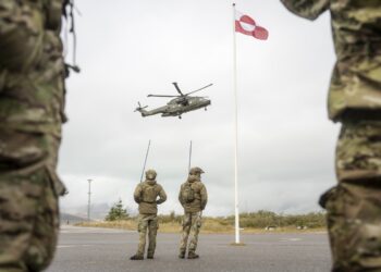 Narsarsuaq (Greenland), 09/09/2026.- The Air Force's rescue helicopter EH101 Merlin lands after an exercise in Narsarsuaq, Greenland, 09 September 2026. The military exercise Arctic Shield 2026 involves around 400 soldiers from about 10 NATO nations. The exercise lasts until September 18 and takes place on land, at sea, and in the air with a focus on military operations under Arctic conditions. (Dinamarca, Groenlandia) EFE/EPA/Mads Claus Rasmussen DENMARK OUT