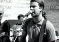 Pau Donés y Jarabe de Palo en el videoclip de "La Flaca". Foto: Captura de video / Archivo.