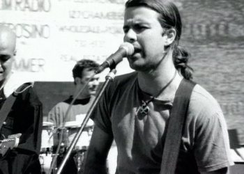 Pau Donés y Jarabe de Palo en el videoclip de "La Flaca". Foto: Captura de video / Archivo.