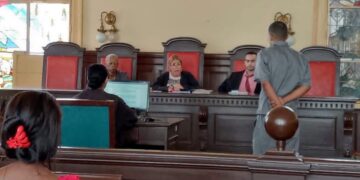 Juicio en Pinar del Río a un hombre acusado de robar tornillos y otros accesorios de un parque solar. Foto: Tomada del perfil de Facebook de Periódico Guerrillero.