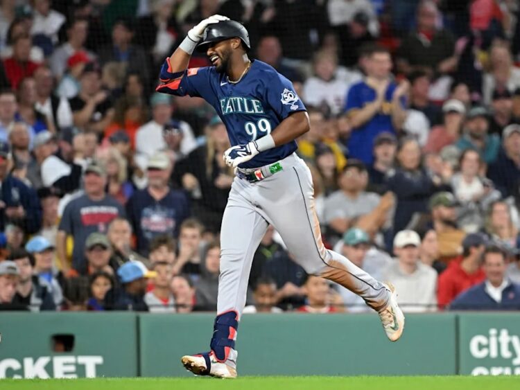 Lázaro Montes tuvo un debut memorable en la MLB. Foto: The Seattle Times.